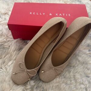 Kelly & Katie Women's Tan Ballet Flats